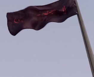 اهتزاز پرچم مشکی اباعبدالله الحسین(ع)درشهرمجلسی